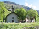 Le temple et à droite le gite de l'école-Vous pouvez envoyer un mail.